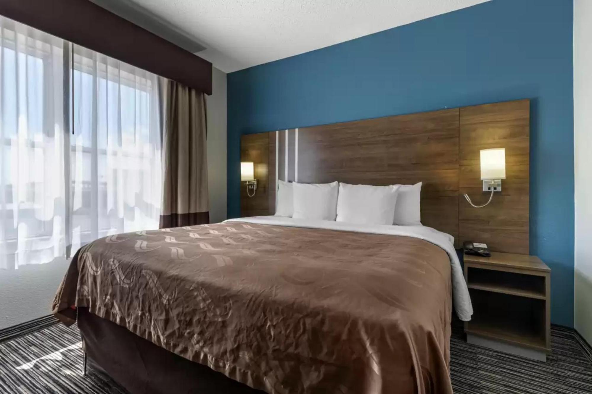 Quality Inn & Suites I-35 E-Walnut Hill Даллас Экстерьер фото