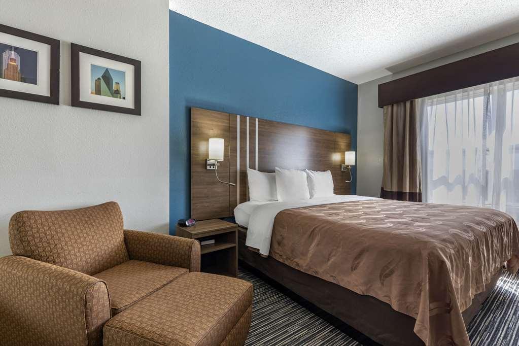 Quality Inn & Suites I-35 E-Walnut Hill Даллас Номер фото