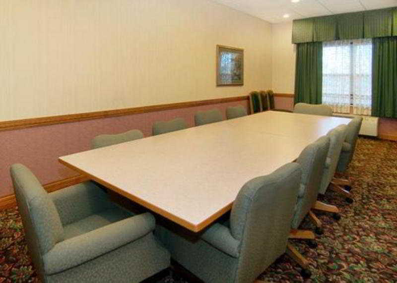 Quality Inn & Suites I-35 E-Walnut Hill Даллас Удобства фото