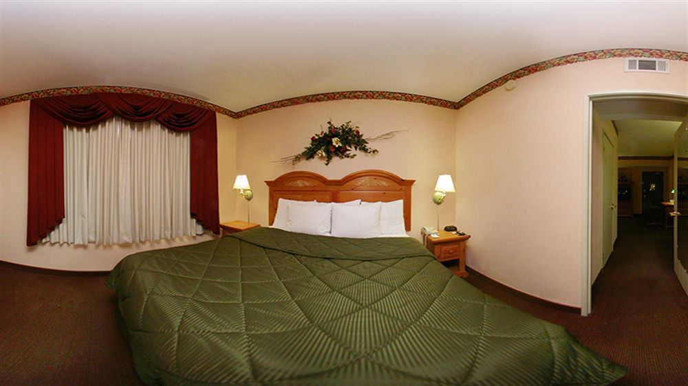 Quality Inn & Suites I-35 E-Walnut Hill Даллас Экстерьер фото