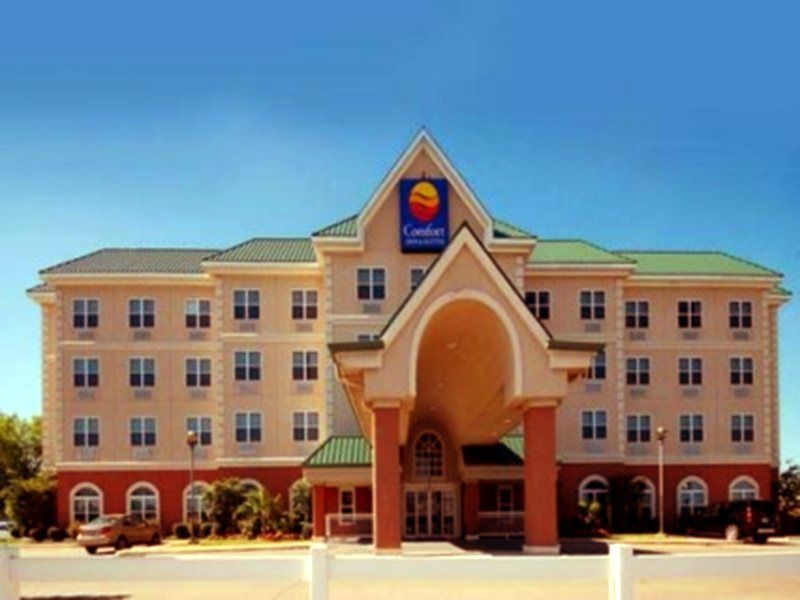 Quality Inn & Suites I-35 E-Walnut Hill Даллас Экстерьер фото