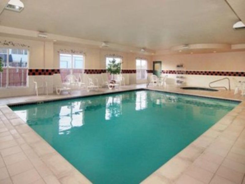 Quality Inn & Suites I-35 E-Walnut Hill Даллас Удобства фото